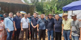 Jelvin Tan SH MM, politisi muda Kota Batam yang ikut mengantar langsung bantuan bersama pengusaha Kepri Ali Ulai dan Lik Khai ke Cianjur, Selasa (6/12/2022)