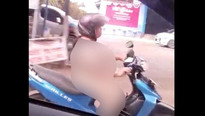 Foto: Viral wanita di Banjarmasin motoran sambil cuma pakai bra. (Dokumen Istimewa)