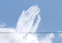 Tangkapan layar memperlihatkan awan berbentuk tangan. Foto: Jalahoaks