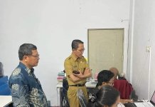 Amsakar berkesempatan meninjau aktivitas petugas penginput data Regsosek di Kantor Badan Pusat Statistik (BPS) Kota Batam, Selasa (24/1/2023).