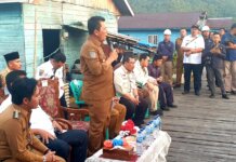 Guberur Kepulauan Riau H. Ansar Ahmad baru saja meresmikan penyalaan bantuan pasang baru listrik
