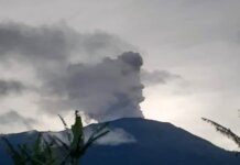 Kondisi erupsi Gunung Merapi di Provinsi Sumatra Barat, Sabtu (7/1/2023) - Foto Warga