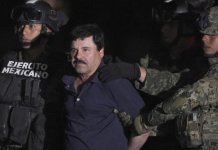 Raja narkoba Joaquin 'El Chapo' Guzman tak tahan sampai-sampai meminta tolong Presiden Andres Manuel Lopez Obrador karena 'siksaan mental' di penjara AS. (AFP/Alfredo Estrella)