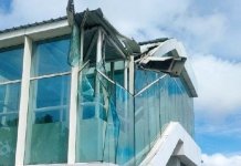 Garbarata Bandara Mopah Merauke rusak setelah ditabrak pesawat Lion Air saat hendak take off menuju Bandara Sentani, Kamis (26/1). ©ANTARA/HO-Polres Merauke