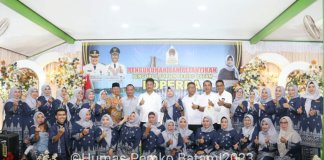 Wali Kota Batam, Muhammad Rudi, melantik dan mengukuhkan Pengurus Forum Perias Batam (Forperba) Periode 2022 – 2025 di Gerai Nelayan 2M Mentarau, Rabu (22/2/2023).