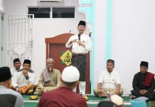 Wakil Wali Kota Batam Amsakar Achmad menghadiri silaturahmi peringatan Malam Nisfu Syaban dan Doa Arwah di Masjid As Salam Perumahan Cipta Regency, Belian, Sabtu (11/3/2023) malam.