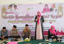 Wakil Wali Kota Batam, Amsakar Achmad hadir langsung dalam kegiatan Tarhib Ramadhan yang diselanggarakan oleh Aliansi Perempuan Peduli Indonesia (ALPPIND) Provinsi Kepulauan Riau di Masjid Sultan Riayat Syah, Sabtu (18/3/2023).