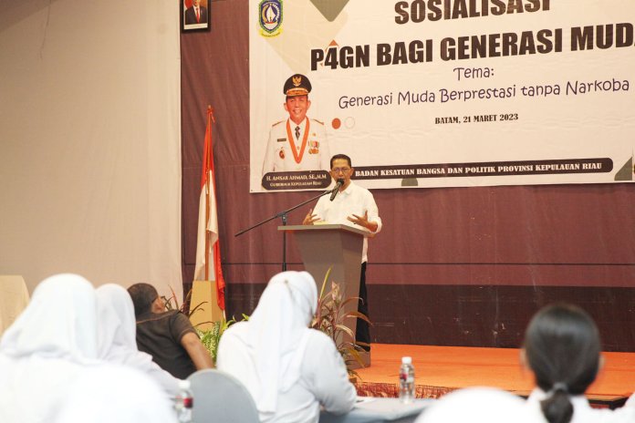 Wakil Wali Kota Batam Amsakar Achmad menjadi pembicara utama (keynote speaker) sekaligus membuka acara Sosialisasi Pencegahan, Pemberantasan, Penyalahgunaan, dan Peredaran Gelap Narkoba (P4GN) bagi generasi muda di The Hills Hotel Batam, Selasa (21/3/2023).