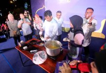 Wali Kota Batam, Muhammad Rudi, membuka secara resmi Batam Wonderfood and Art Ramadhan ke-4 di Taman Dang Anom, Selasa (21/3/2023) malam.