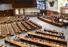 Rapat Paripurna ke-19 masa sidang IV tahun sidang 2022-2023 di kompleks parlemen, Selasa (21/3)