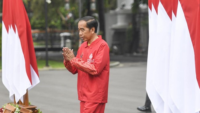 Joko Widodo dinilai harus turun tangan demi Piala Dunia U-20 tetap terselenggara di Indonesia. (ANTARA FOTO/Hafidz Mubarak A)