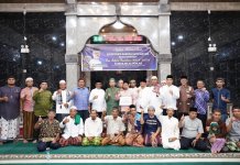 Sekretaris Daerah (Sekda) Kota Batam, Jefiridin Hamid memimpin kegiatan Safari Ramadhan Pemko Batam di Masjid Al Ikhlas, Perumahan Tiban Riau Bertuah 2, Kelurahan Patam Lestari, Kecamatan Sekupang.