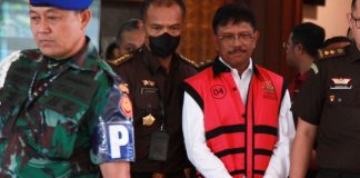 Presiden Joko Widodo (Jokowi) resmi memecat Johnny G. Plate dari posisi Menkominfo usai menjadi tersangka dalam kasus dugaan korupsi BAKTI. (ANTARA FOTO/RENO ESNIR)