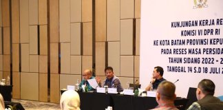 Kepala Badan Pengusahaan (BP) Batam Muhammad Rudi menyampaikan progres pengembangan infrastruktur Batam dalam kunjungan kerja Komisi VI DPR RI ke Batam di Hotel Marriot, Harbour Bay, Jumat, (14/7/2023).