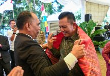 Gubernur Kepulauan Riau H. Ansar Ahmad menghadiri perayaan ulang tahun ke-40 Gereja HKBP Rogate Kijang
