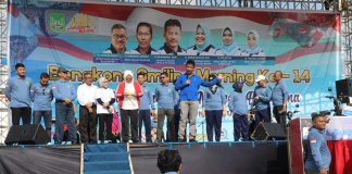 Wali Kota Batam, Muhammad Rudi, bersama Wakil Gubernur Kepri, Marlin Agustina, berbaur bersama warga yang mengikuti Bengkong Smiling Morning ke-14 di Lapangan Chu Bee, Tanjung Buntung, Bengkong, Minggu (10/9/2023).