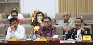 Kepala Badan Pengusahaan Batam (BP Batam), Muhammad Rudi menghadiri Rapat Dengar Pendapat (RDP) dengan Komisi VI DPR RI di Gedung Nusantara 1 pada hari Senin (2/10/2023).