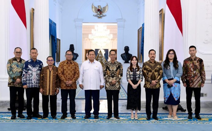 Presiden Republik Indonesia, Prabowo Subianto dalam pertemuan yang digelar pada Kamis (13/3/2025) di Istana Negara Jakarta usai pelantikan para Anggota/Deputi BP Batam di Kantor Kementerian Koordinator Bidang Perekonomian Republik Indonesia.